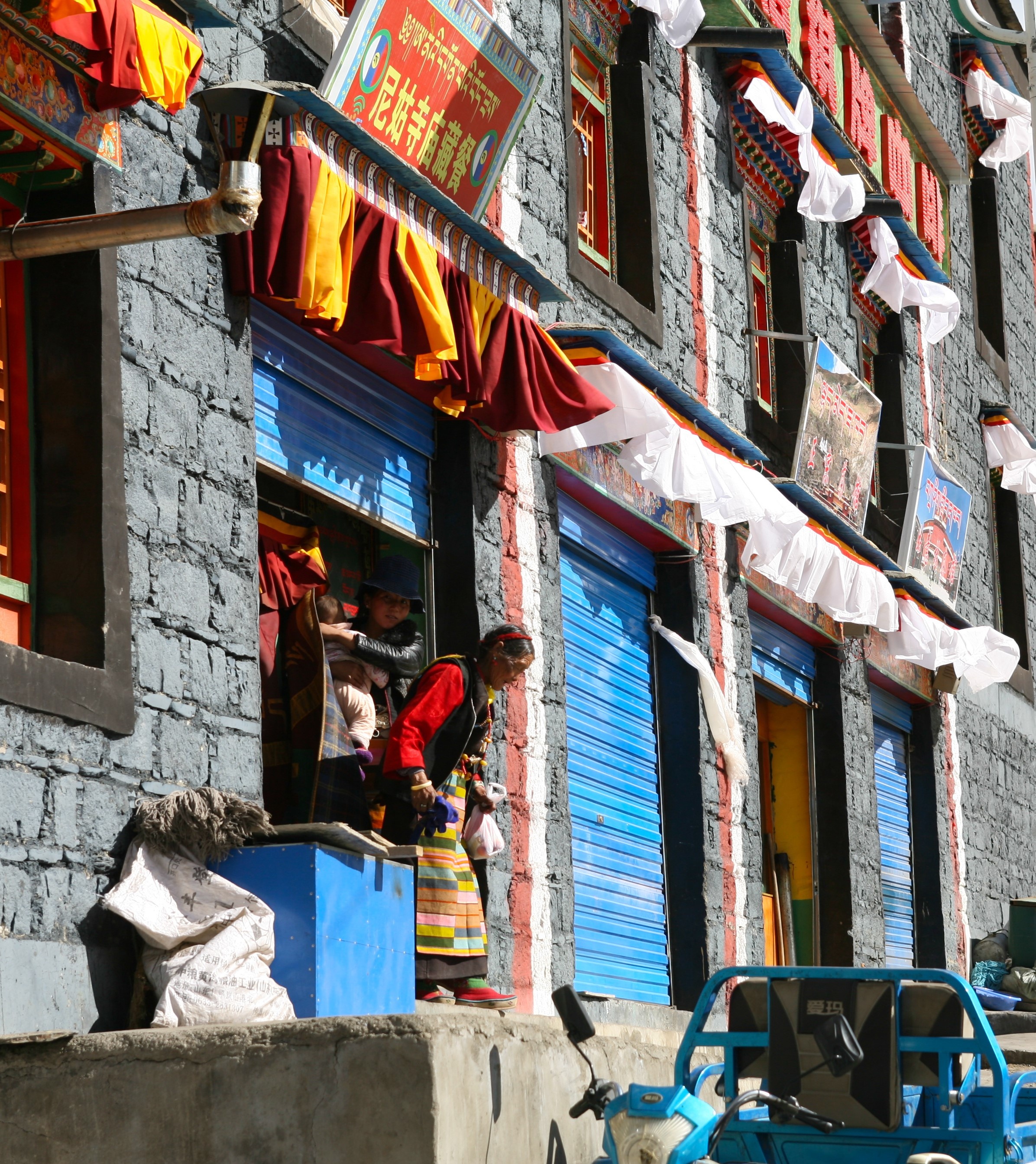 Du lich Tay Tang anh 78