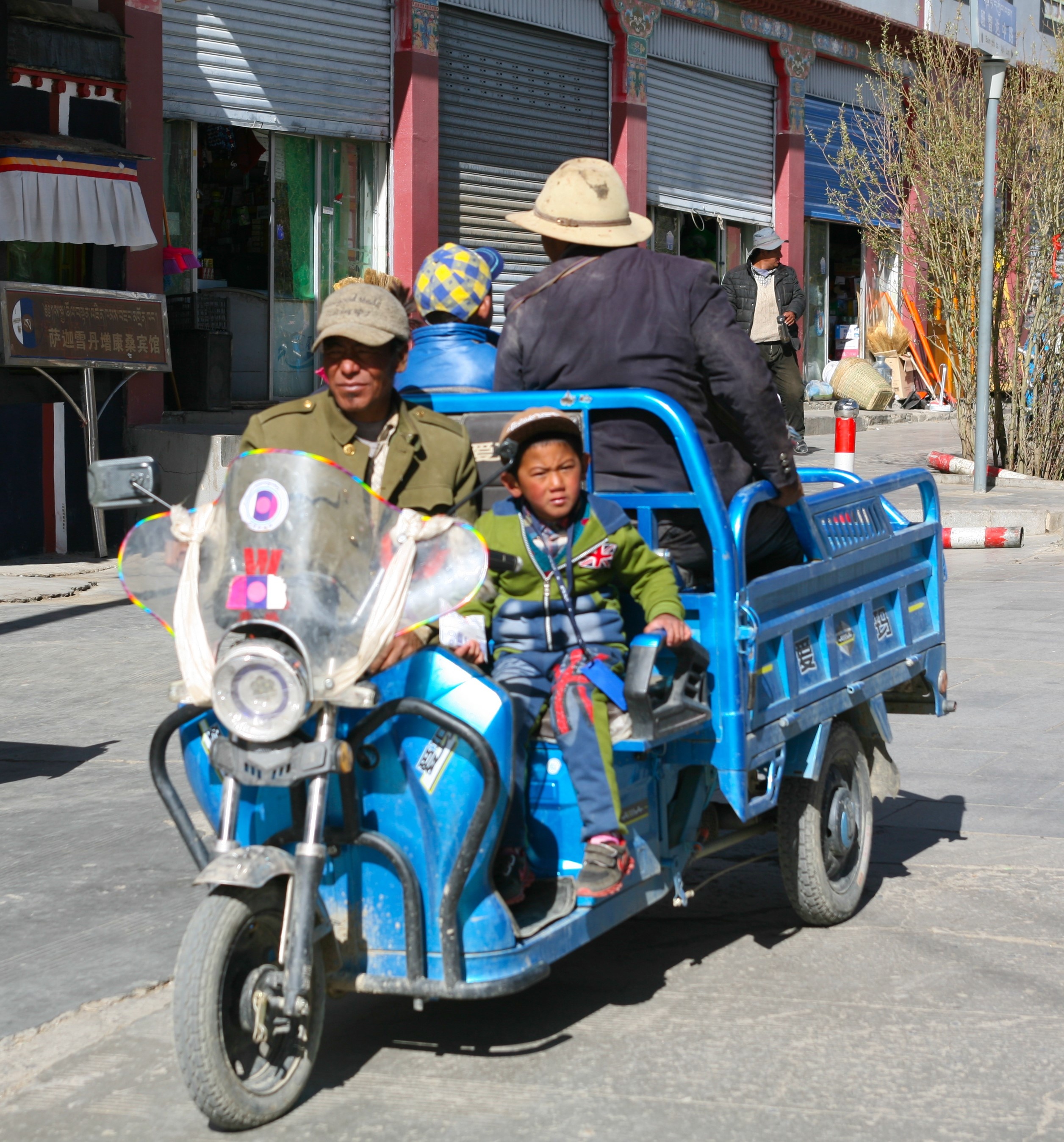 Du lich Tay Tang anh 79