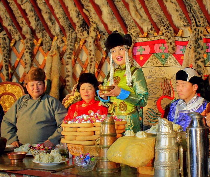 Uong tra, tam goi va phong tuc don giao thua khac la dip Tet Am hinh anh