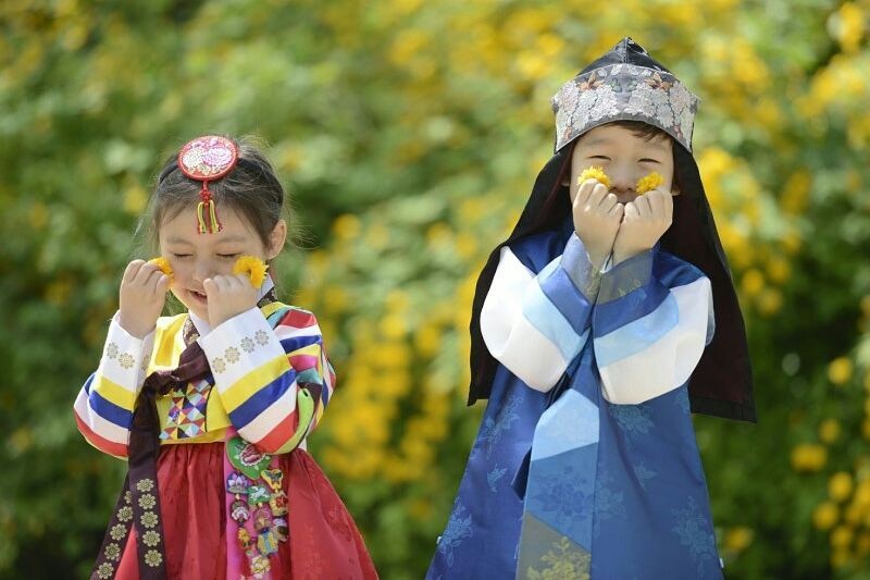 Thuc trang dem, dat xeng loc va dieu doc dao o xu Han dip Tet hinh anh