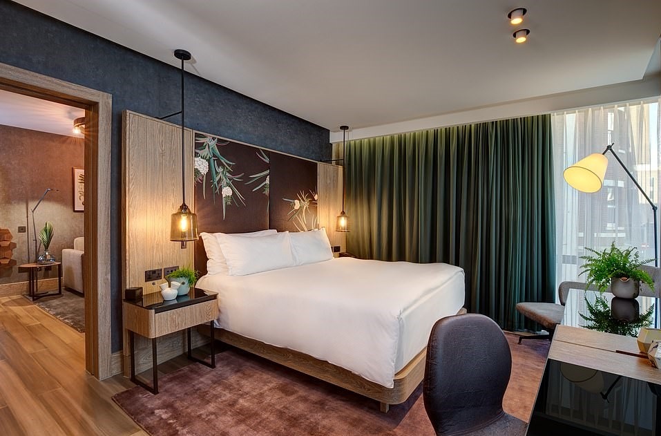 Ben trong khach san thuan chay dau tien tren the gioi hinh anh