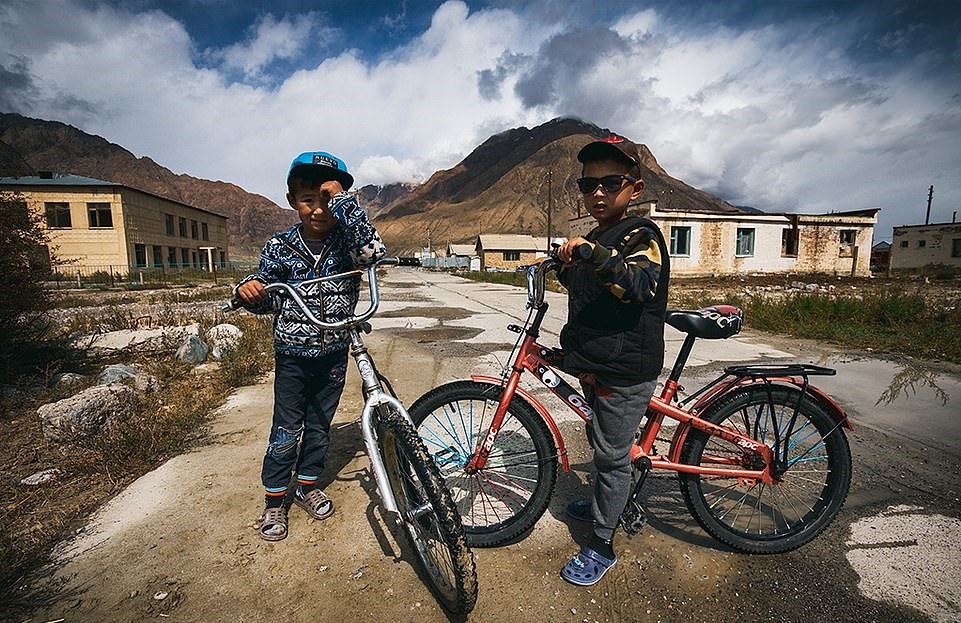 Su hoang tan nhu ngay tan the cua vung dat mot thoi hung thinh hinh anh