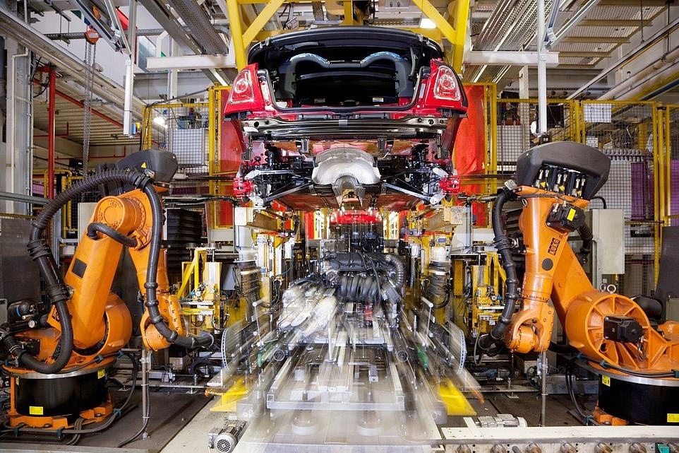 The gioi chocolate, nha may xe mini va diem du lich hang dau nuoc Anh hinh anh