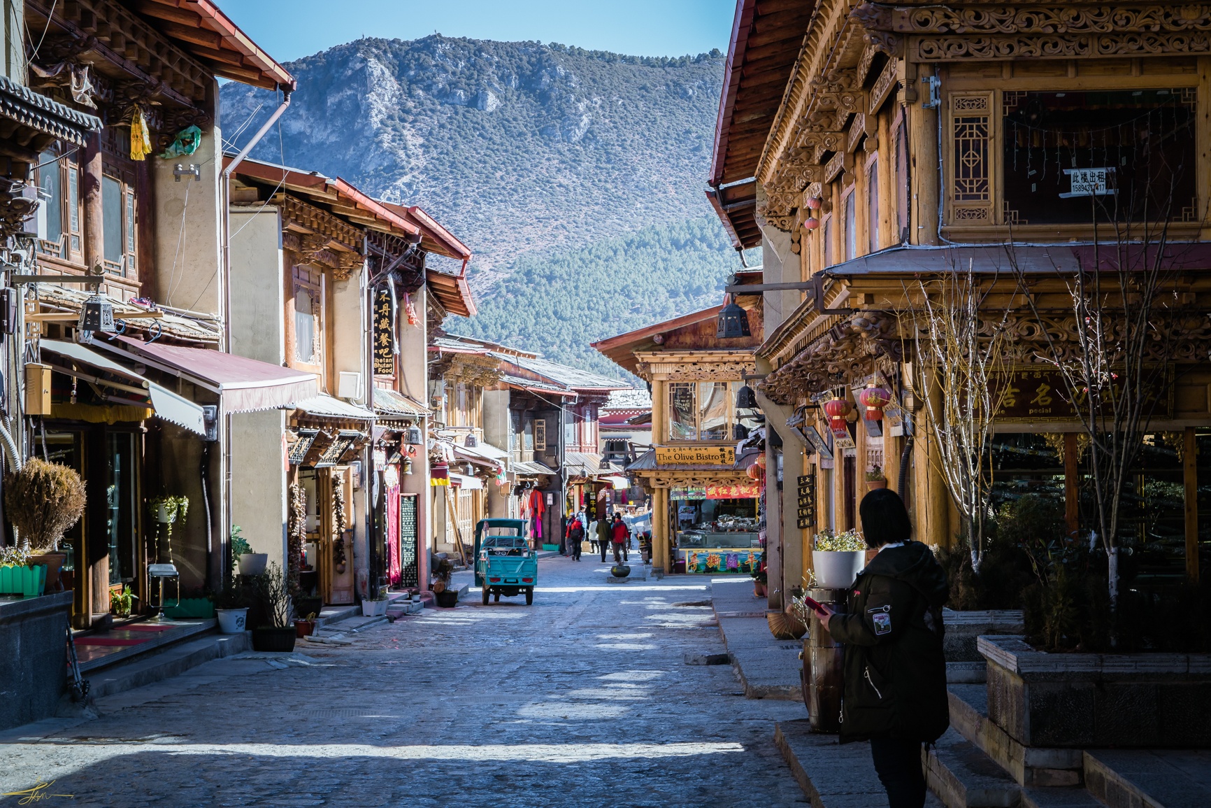 Co mot Shangri-La vang ve, yen binh la thuong lam say long lu khach hinh anh