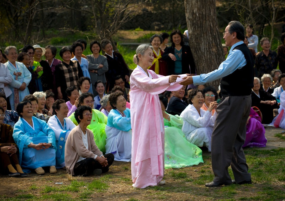 Cuoc song binh yen cua nguoi Trieu Tien qua ong kinh nhiep anh hinh anh