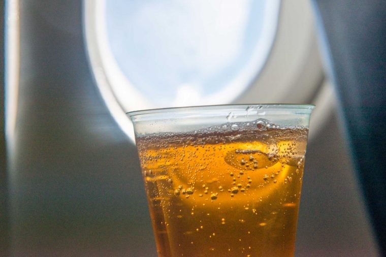 Loi khuyen khi tren may bay anh 10