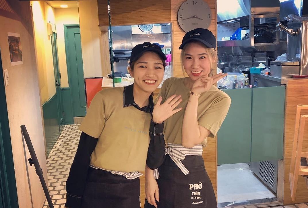 Check-in khong gian ben trong quan pho Thin dau tien o Nhat Ban hinh anh