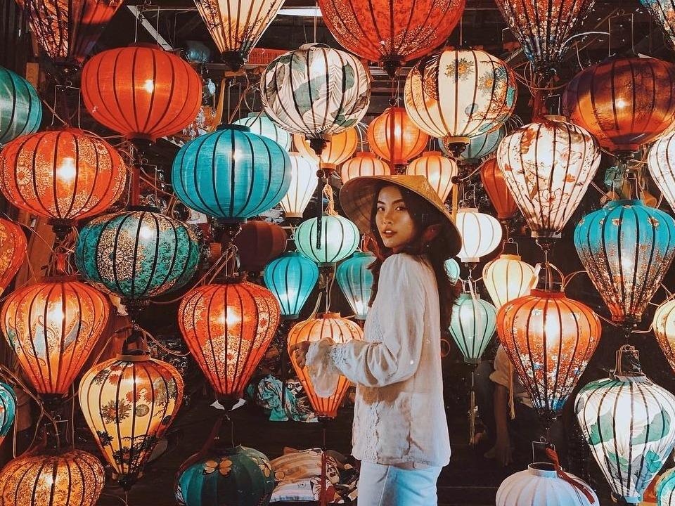 Bo tui 8 chon 'chua check-in, chua den Hoi An' de len hinh song ao hinh anh