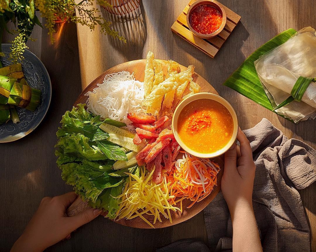 30/4 nay, den Nha Trang nem hai san, bun sua va loat mon an ngon, re hinh anh