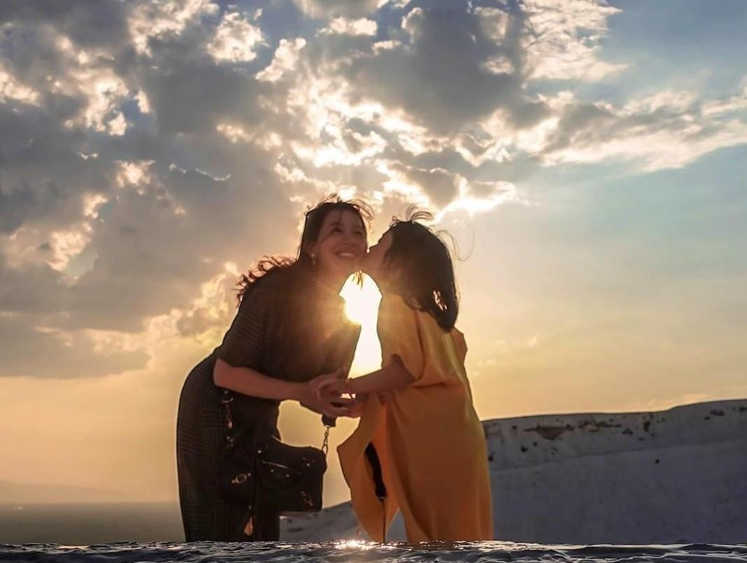 Lang nguoi truoc khoanh khac binh minh dieu ky tren the gioi hinh anh