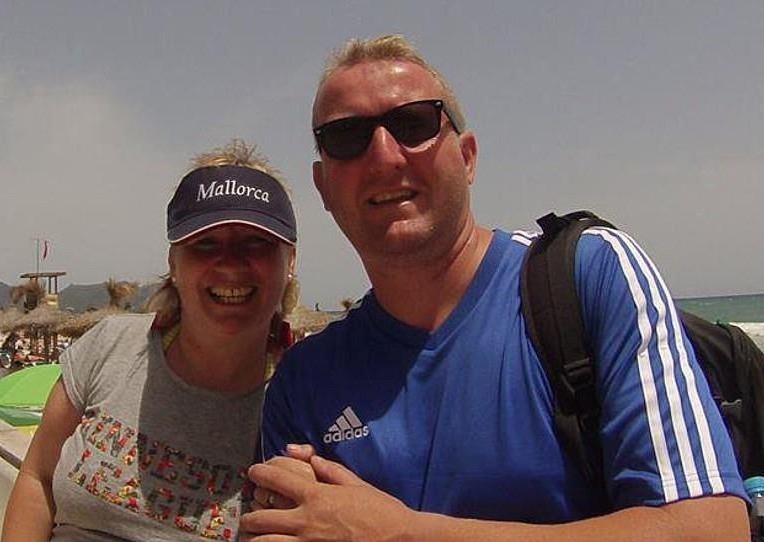 Chi gan 700 USD du lich, cap vo chong bi mac ket o khach san day rac hinh anh