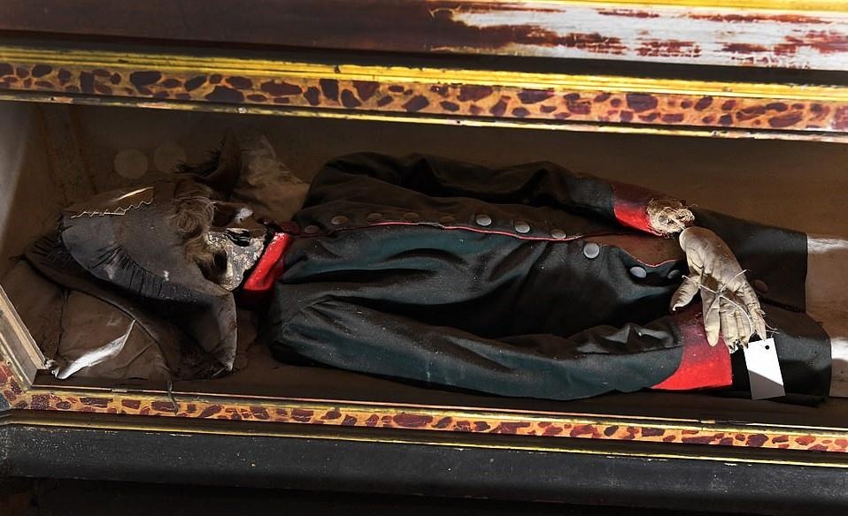 Ham mo nguoi chet anh 12