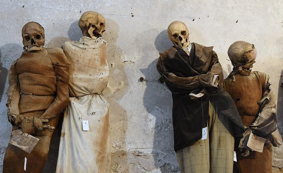 Ham mo nguoi chet anh 6