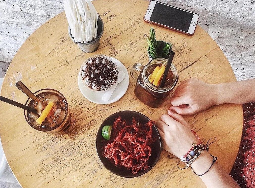 6 quan ca phe 'chem gio' xuyen dem tranh con nong o Ha Noi hinh anh