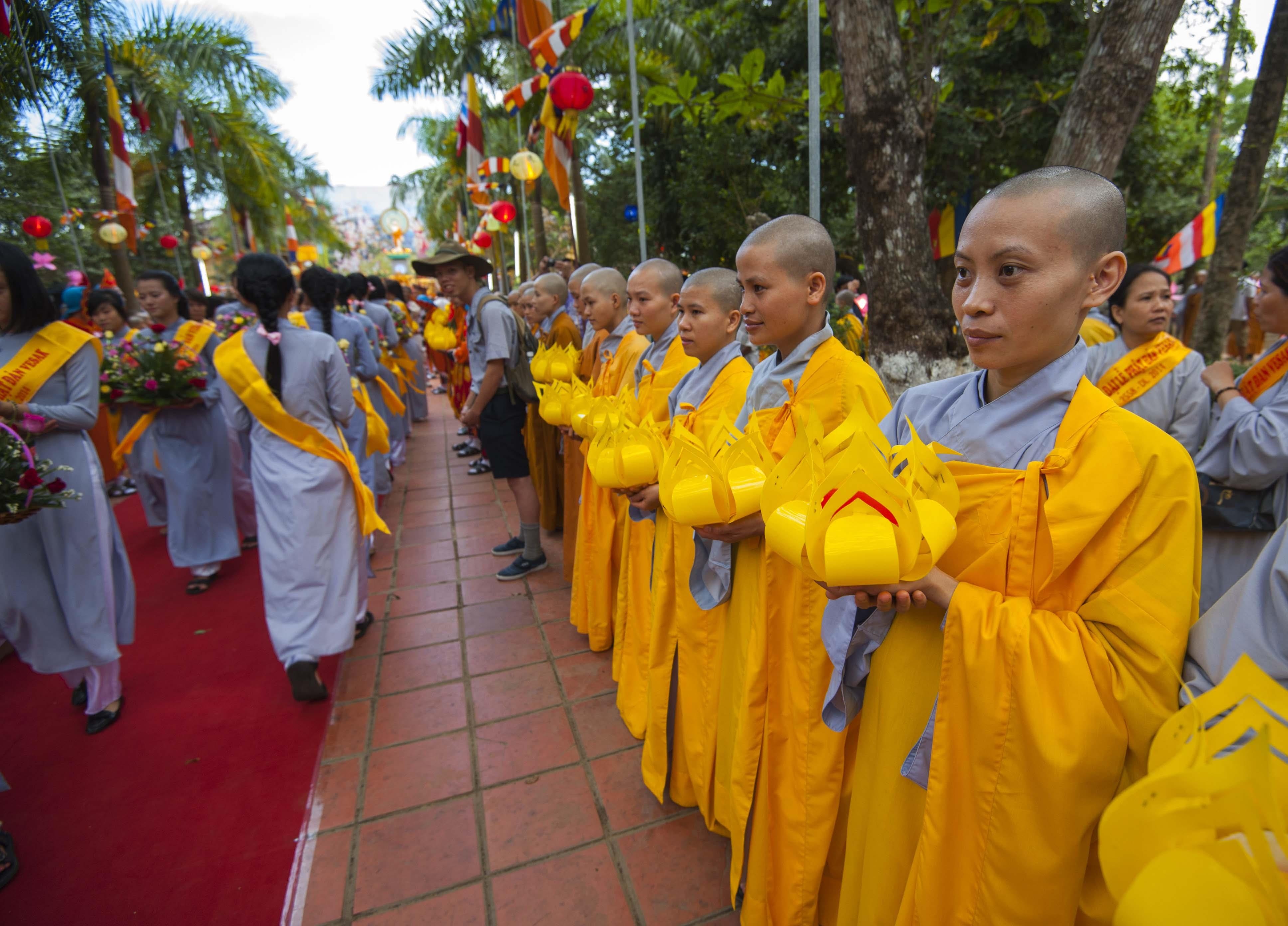 Le hoi Phat Dan Hue anh 23