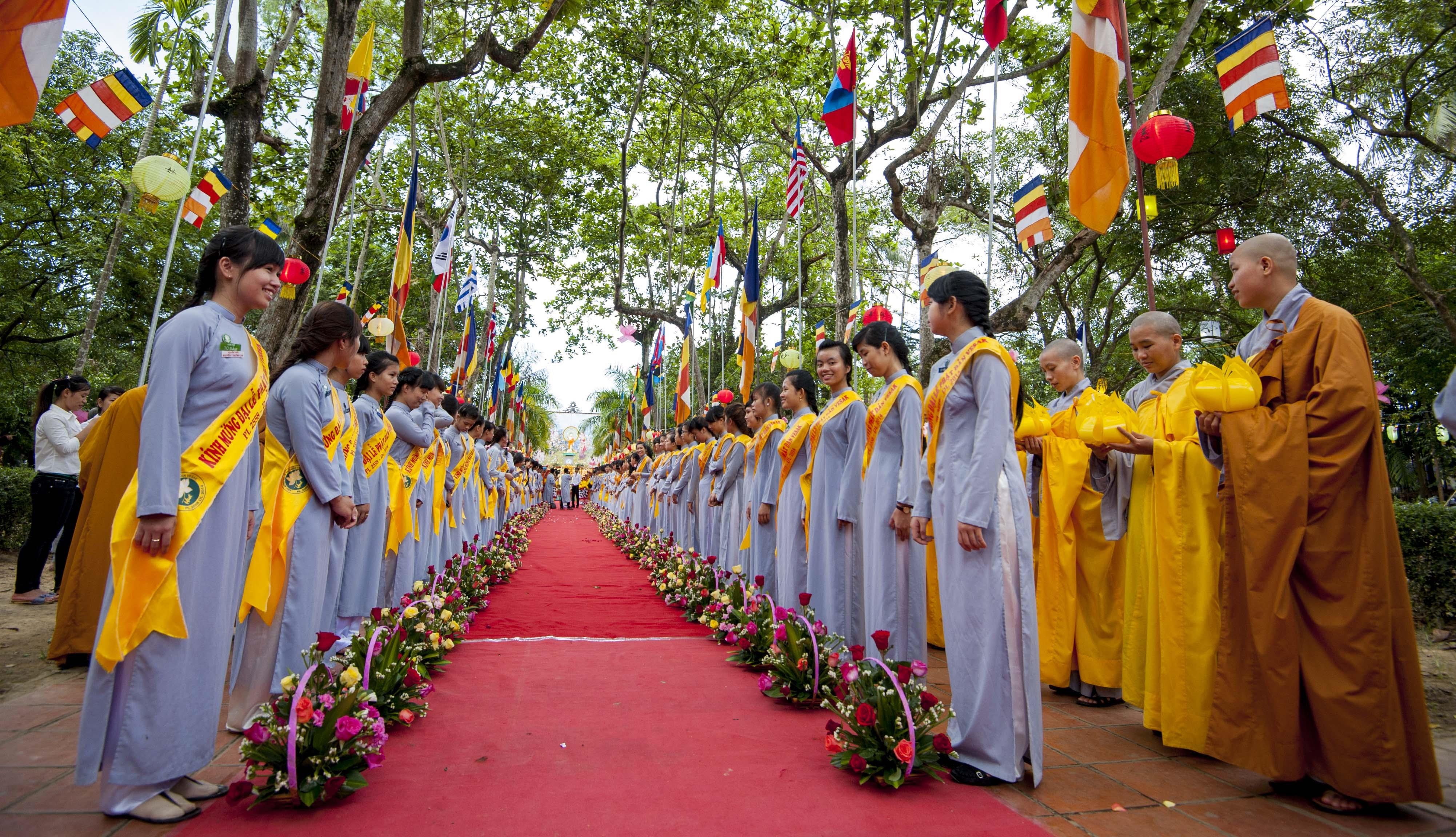 Le hoi Phat Dan Hue anh 24