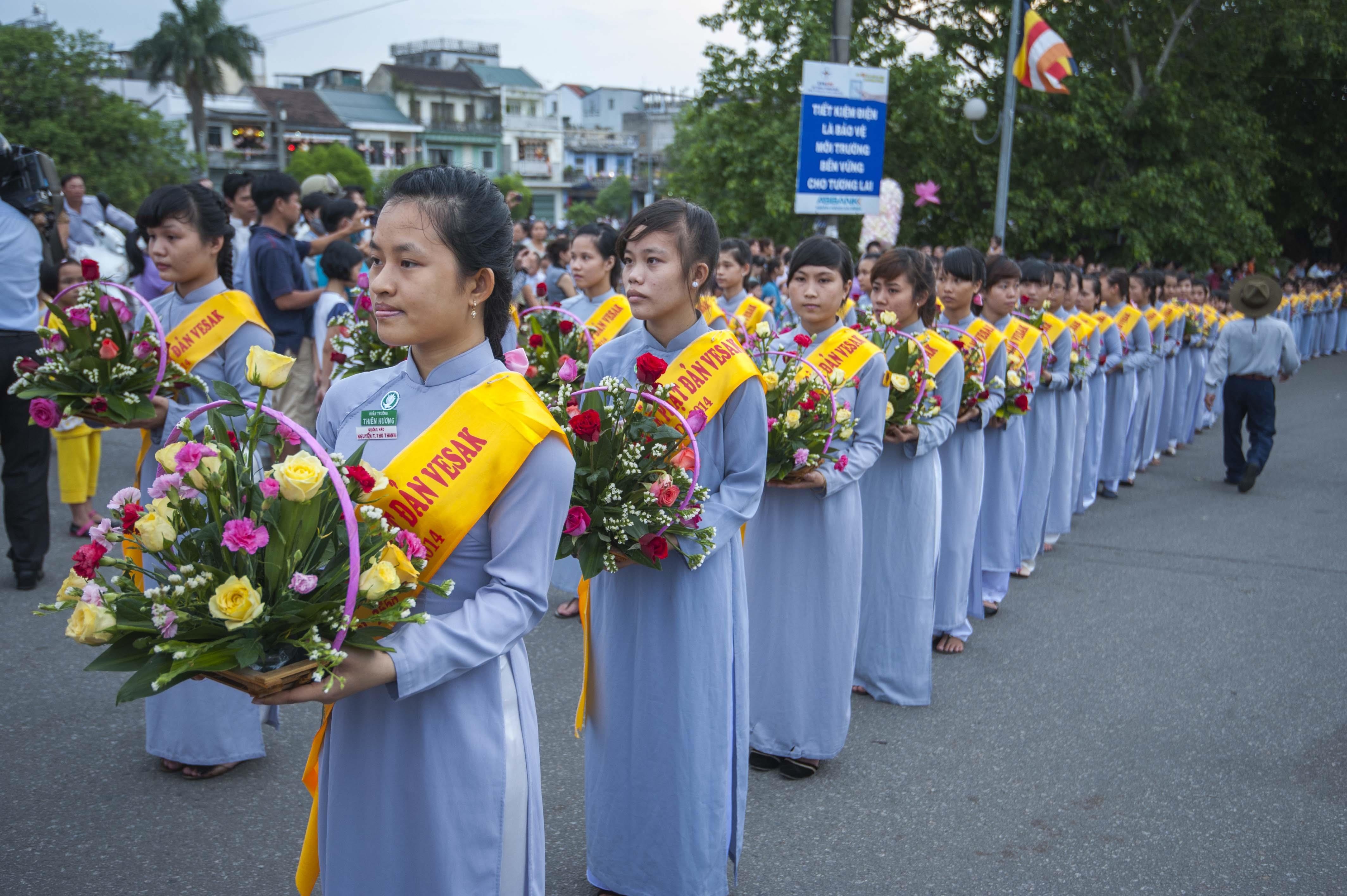 Le hoi Phat Dan Hue anh 30