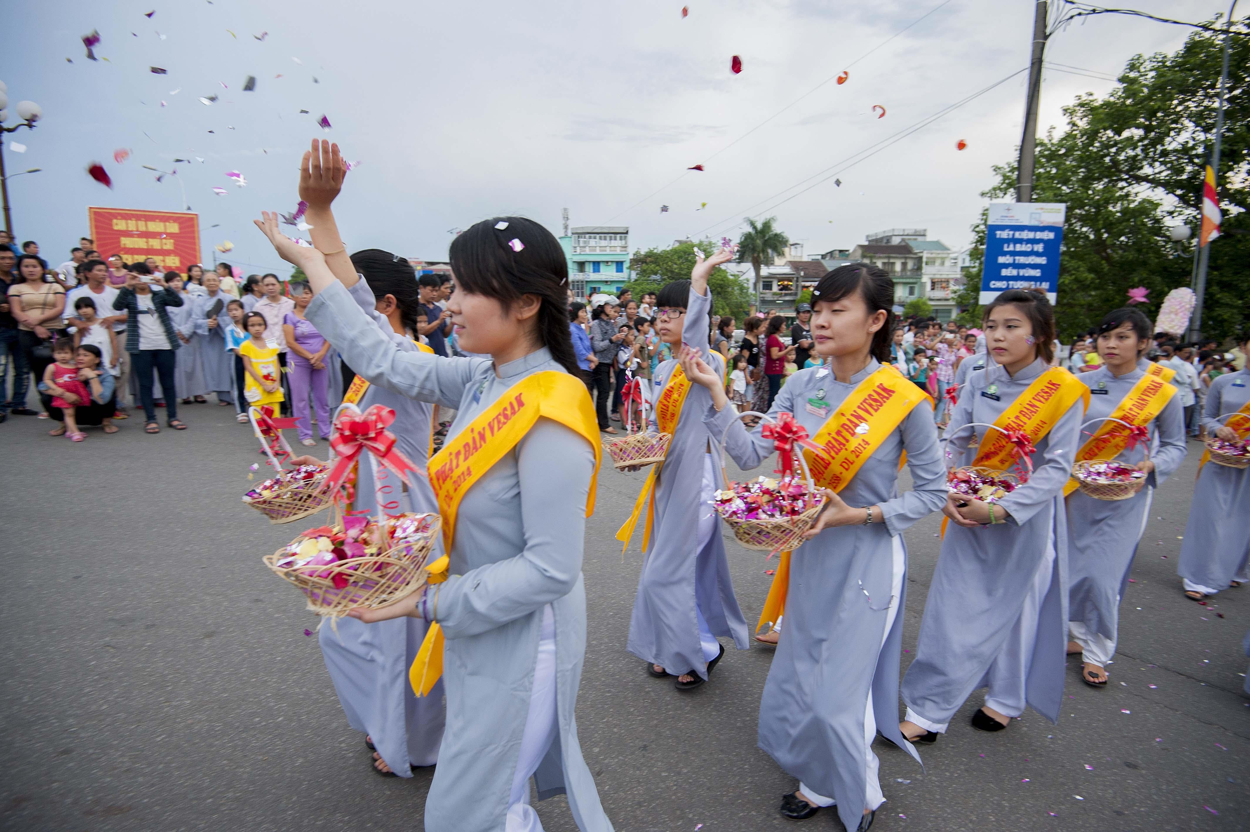 Le hoi Phat Dan Hue anh 31