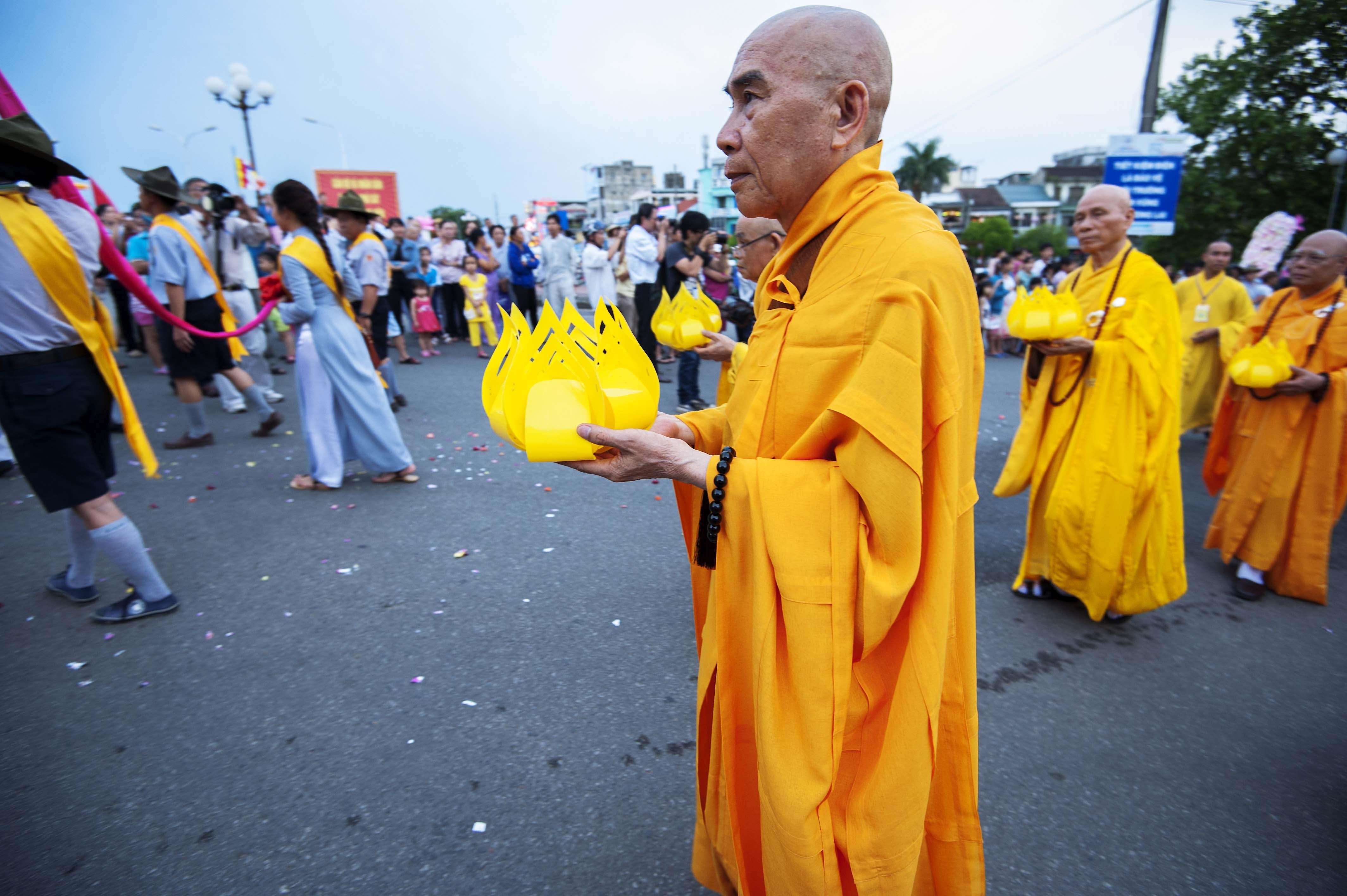 Le hoi Phat Dan Hue anh 34