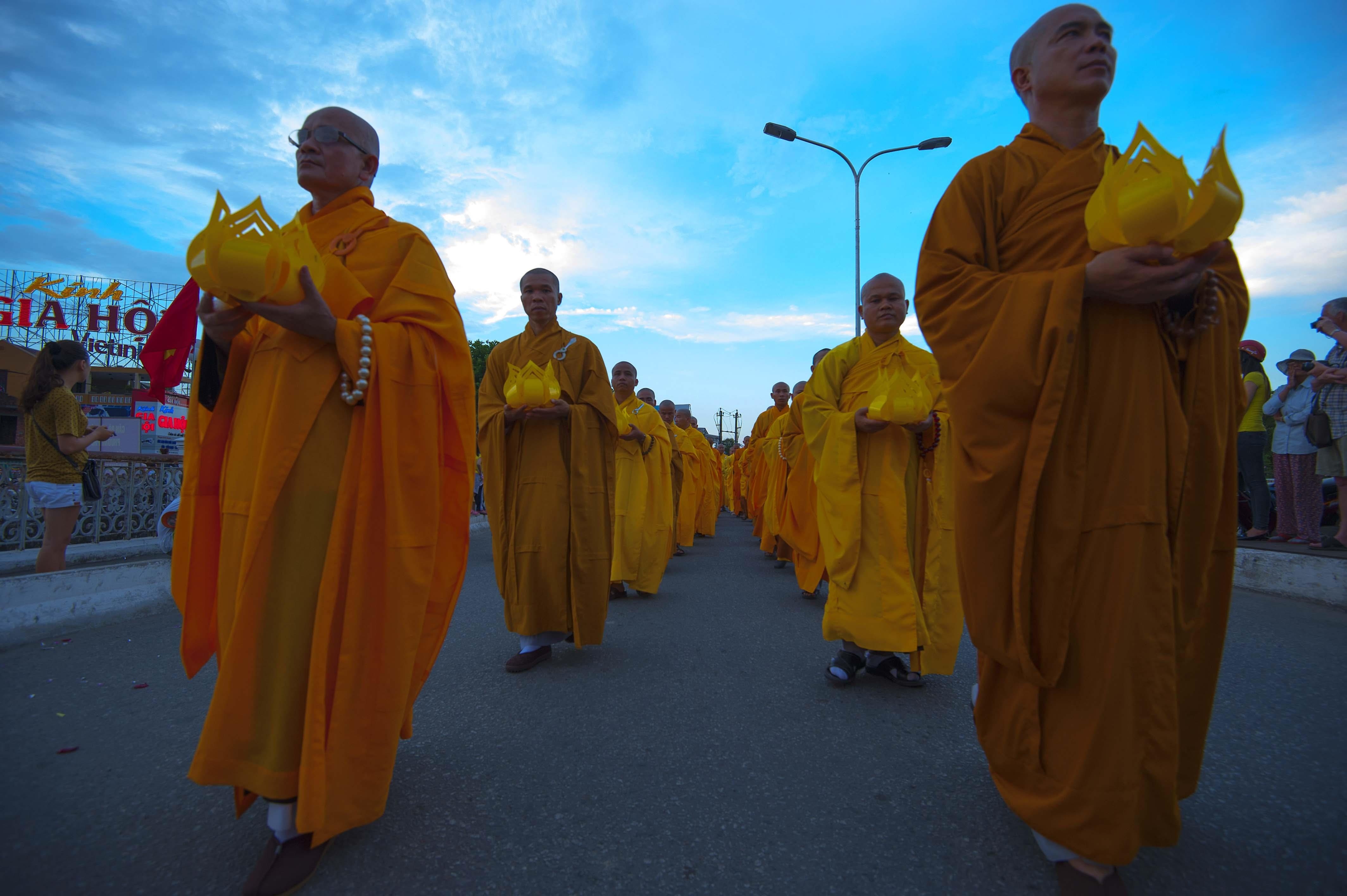 Le hoi Phat Dan Hue anh 35