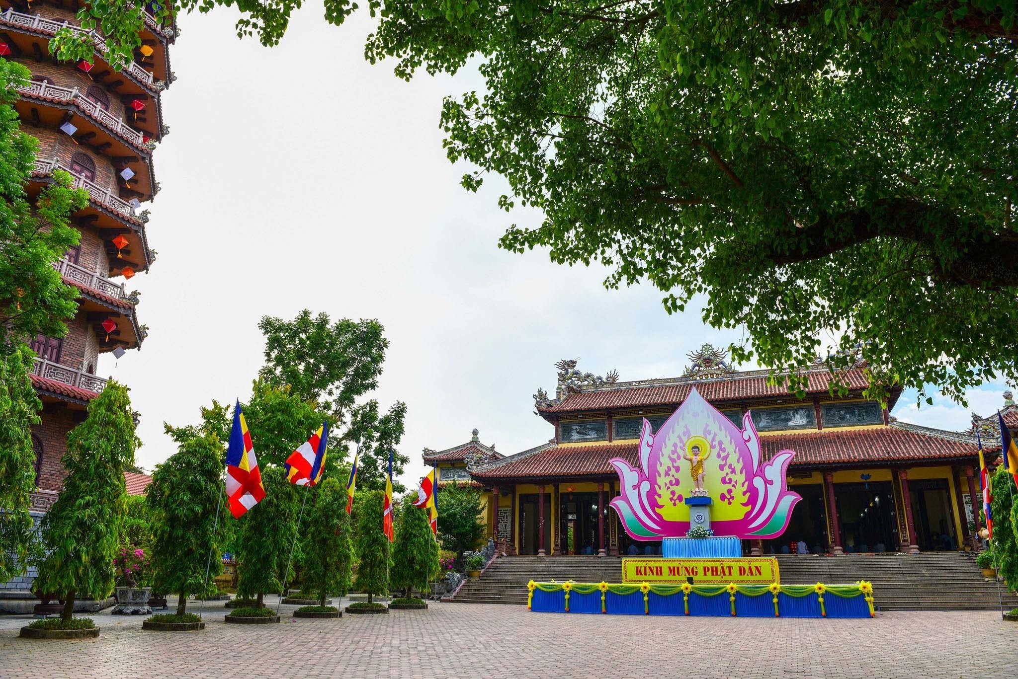 Le hoi Phat Dan Hue anh 18