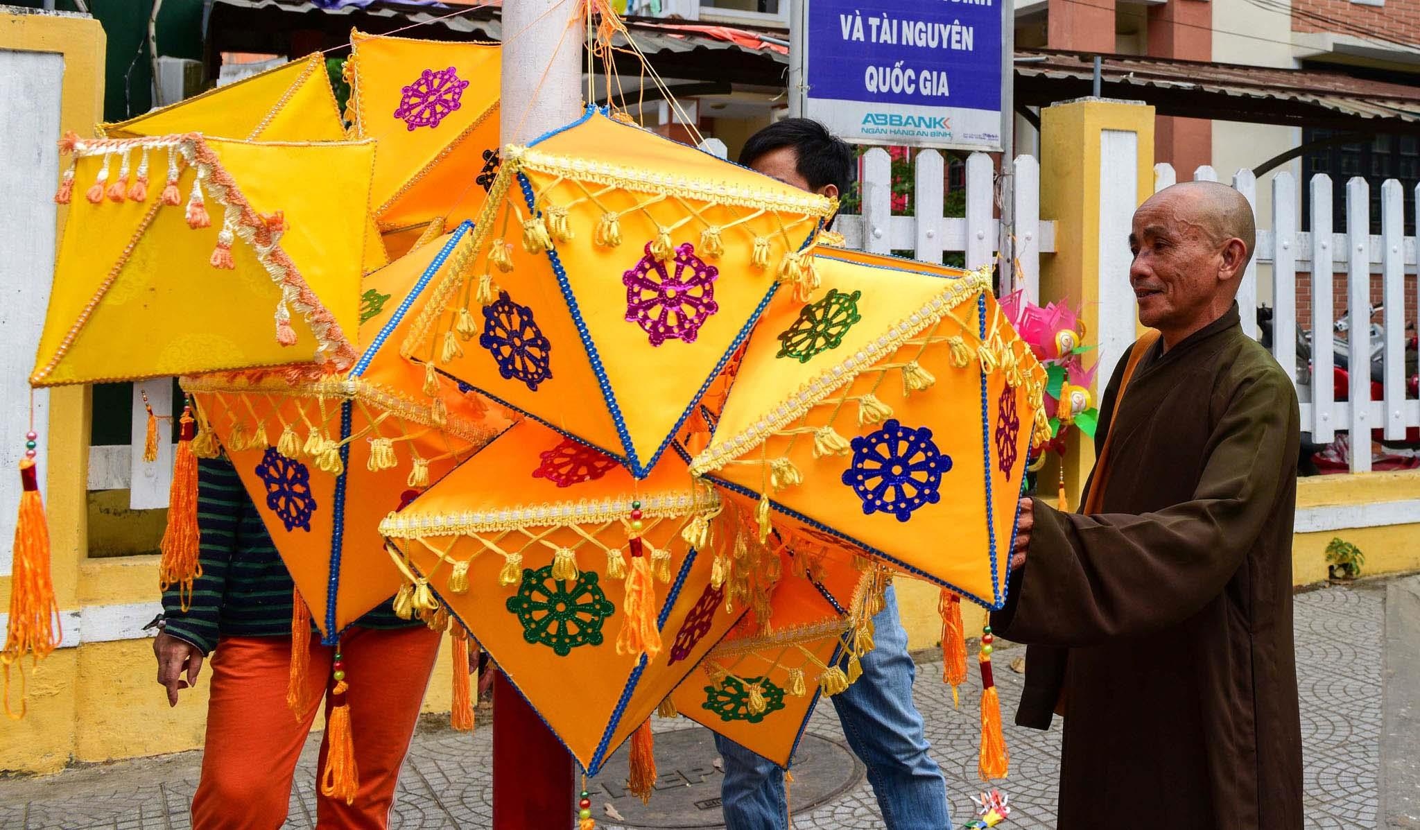 Le hoi Phat Dan Hue anh 20