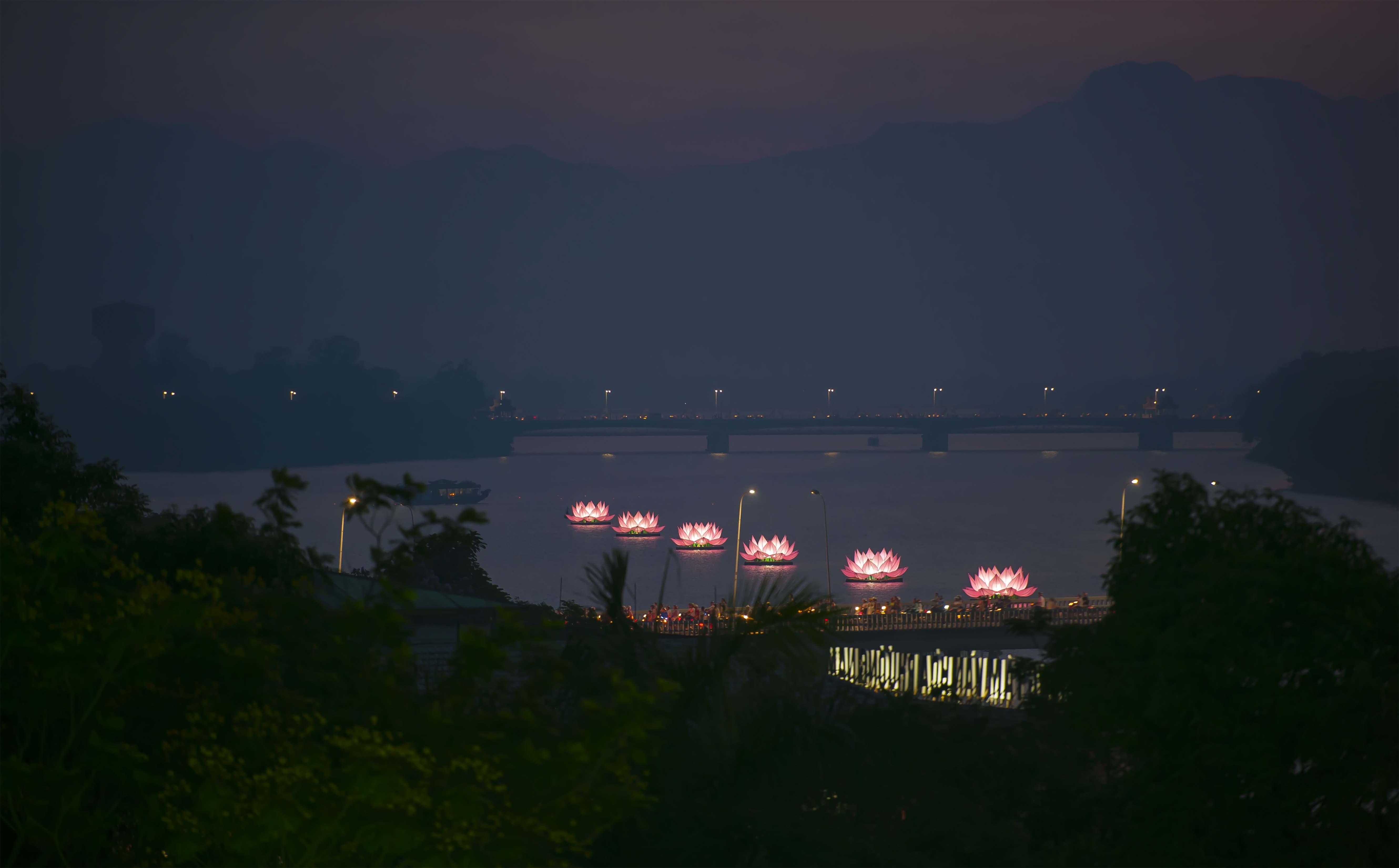 Le hoi Phat Dan Hue anh 2