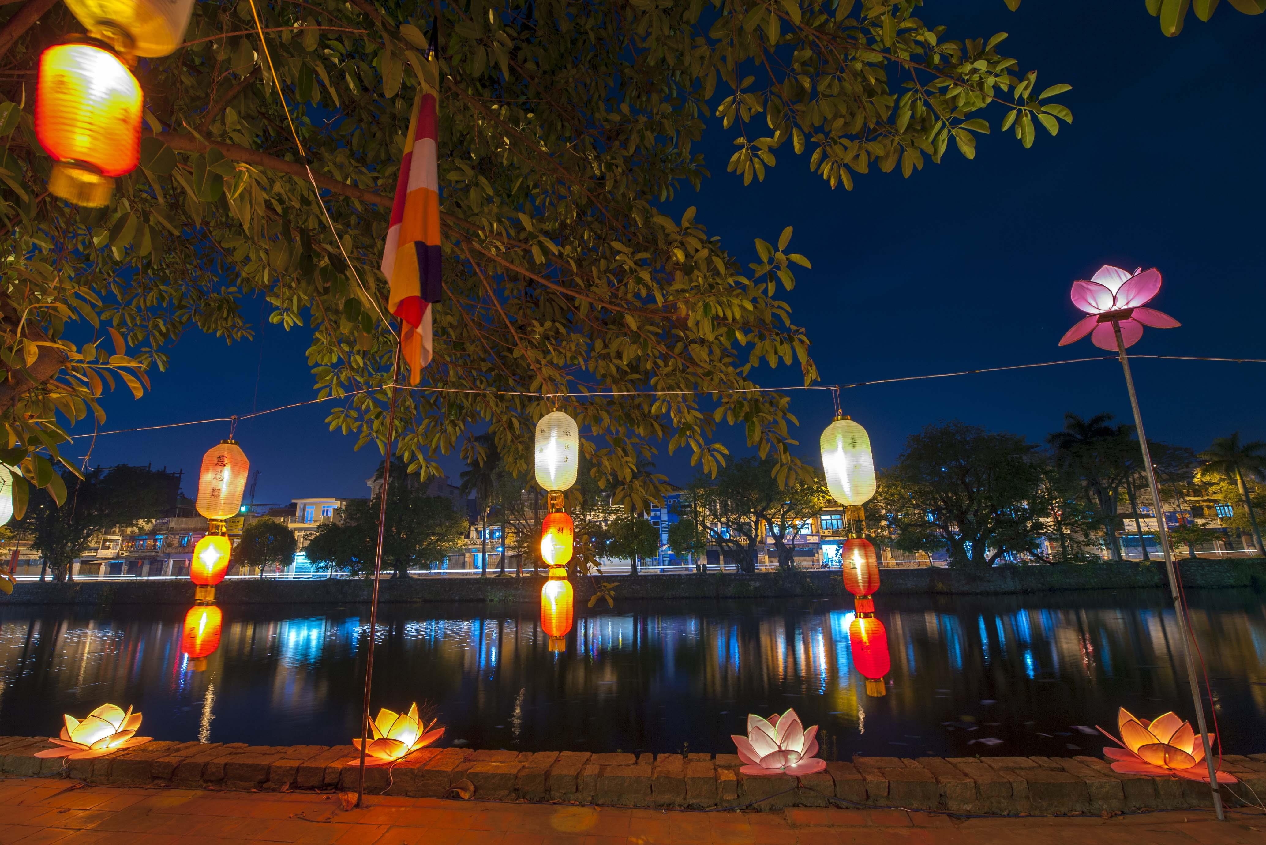 Le hoi Phat Dan Hue anh 4