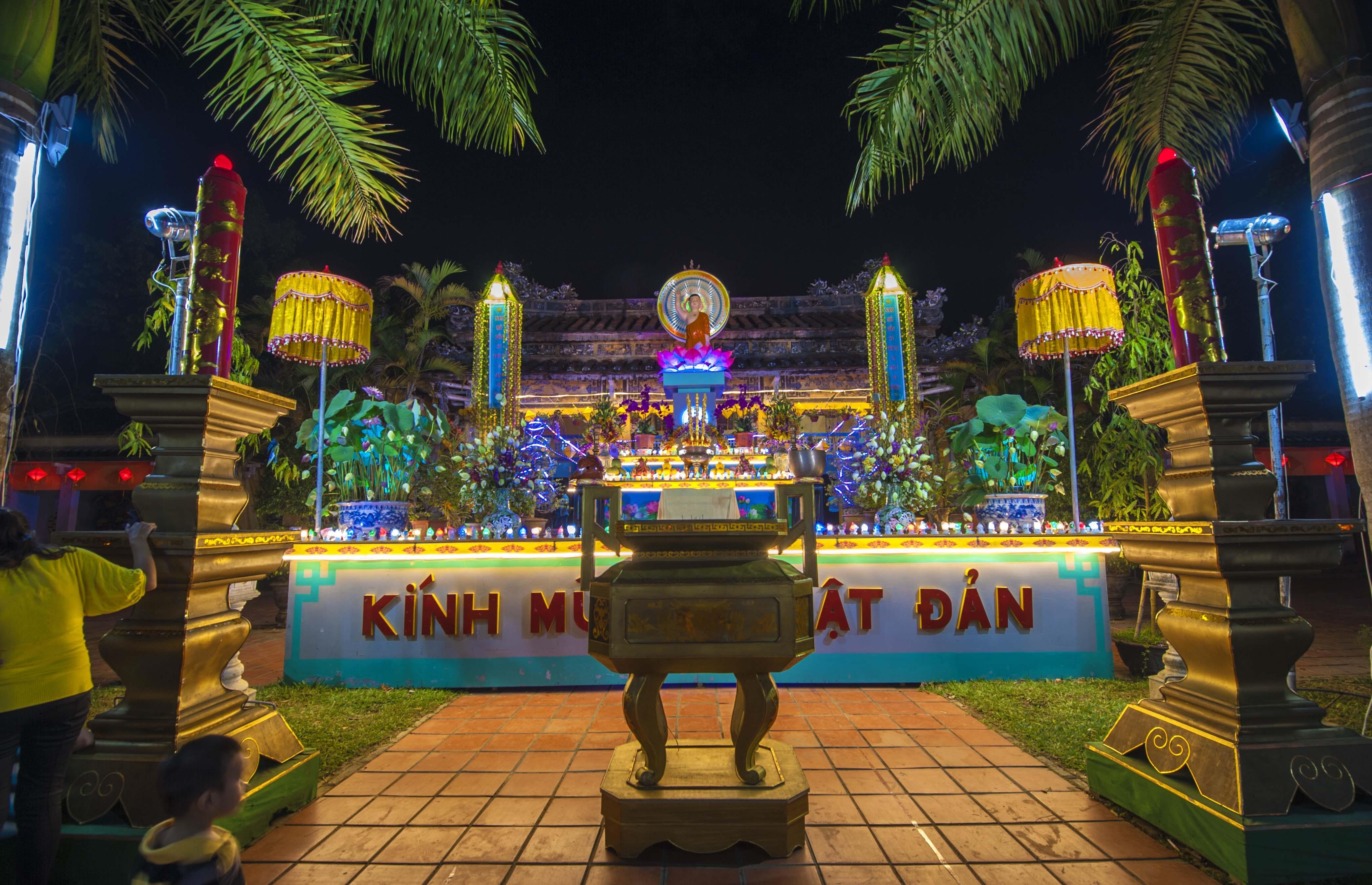 Le hoi Phat Dan Hue anh 8