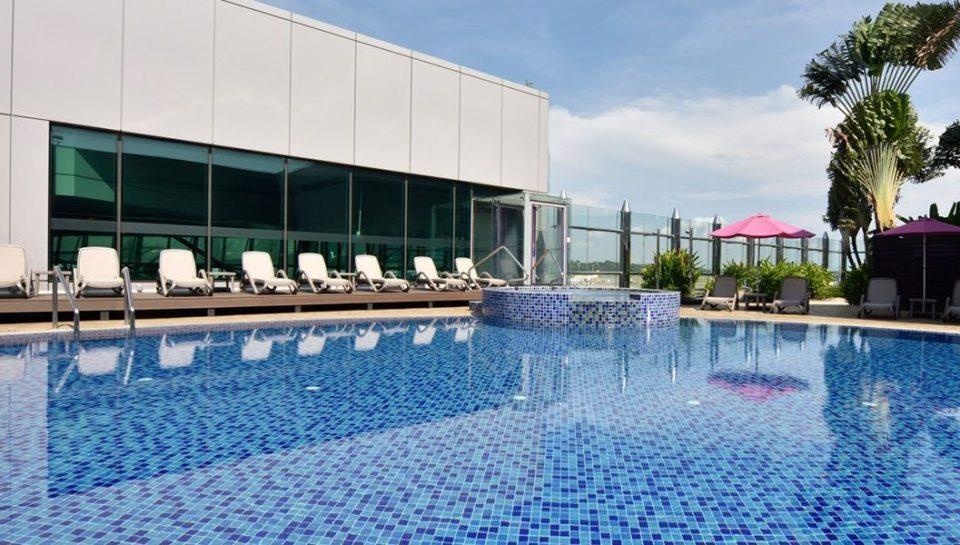 Khach san san bay anh 1