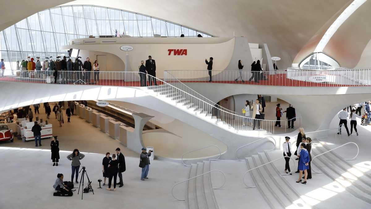 Khach san san bay anh 6