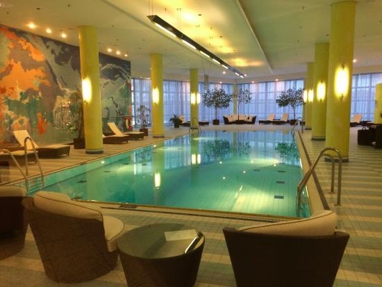 Khach san san bay anh 10