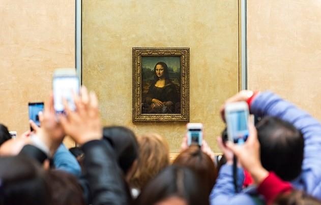 Bao tang Louvre dong cua vi qua dong du khach xem tranh Mona Lisa hinh anh