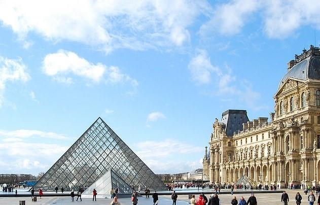 Du khach xep hang xem tranh Mona Lisa anh 2