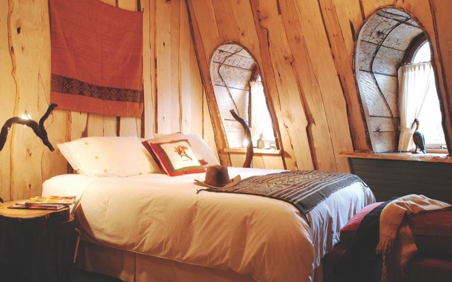 Khach san thac nuoc anh 8