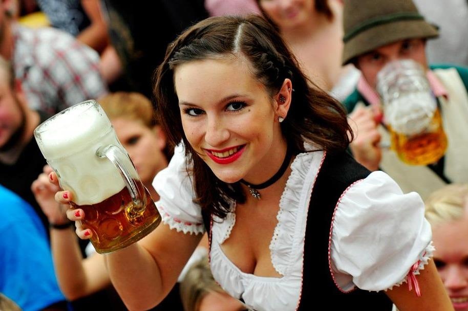 Dieu thu vi o quoc gia nguoi dan uong bia moi luc moi noi hinh anh