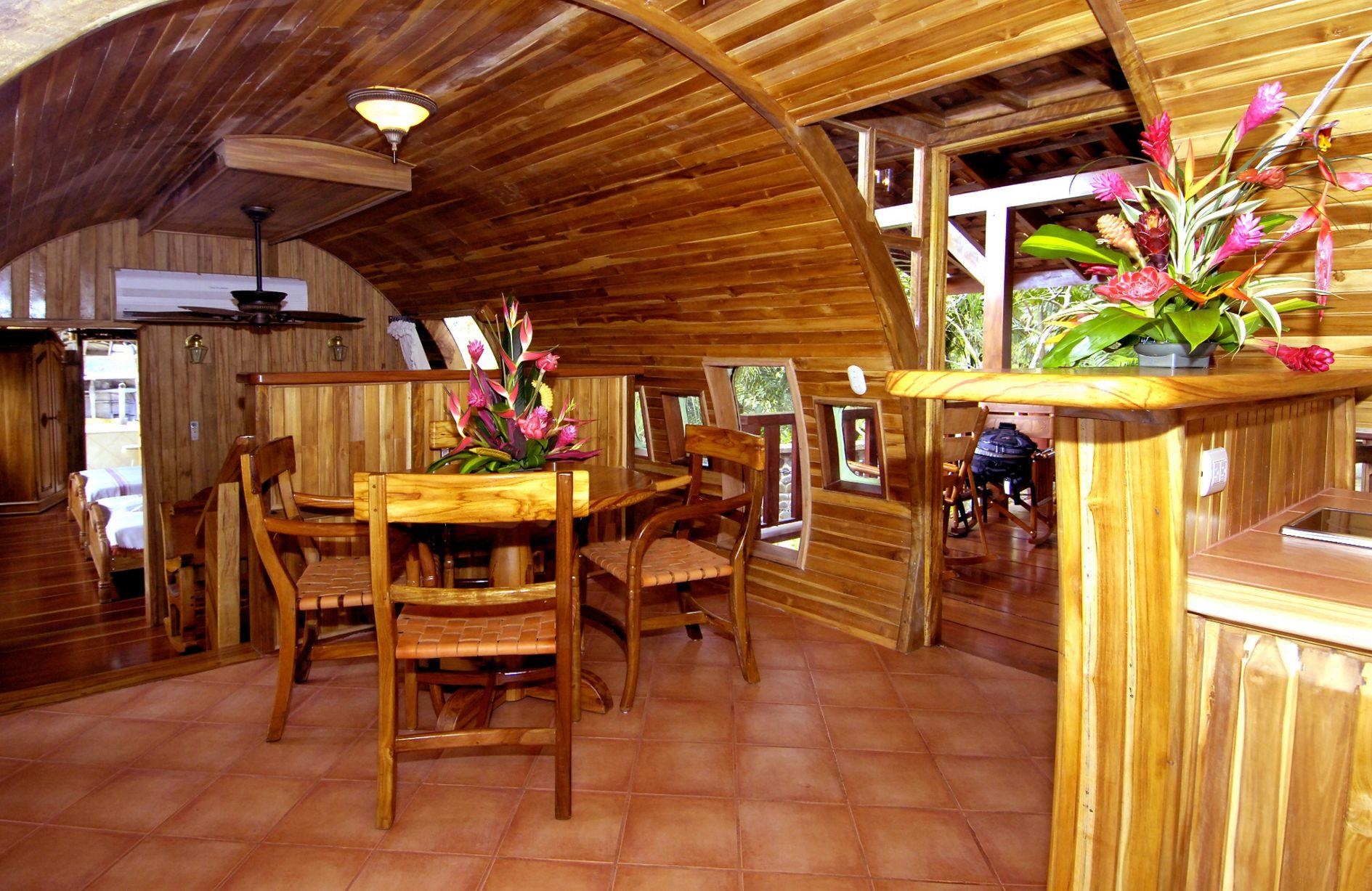 Khach san Boeing 727 anh 11