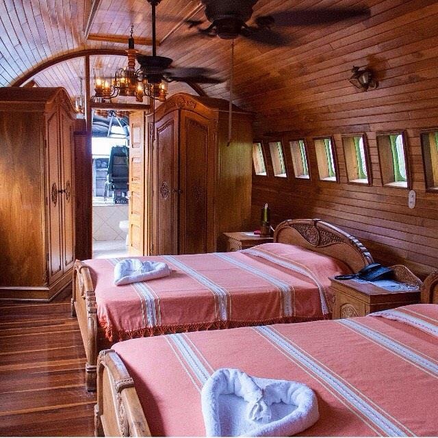 Khach san Boeing 727 anh 8