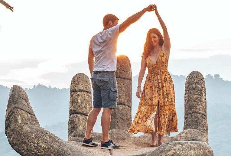 'Ban tay vang trong lang song ao' dep me man giua rung hinh anh