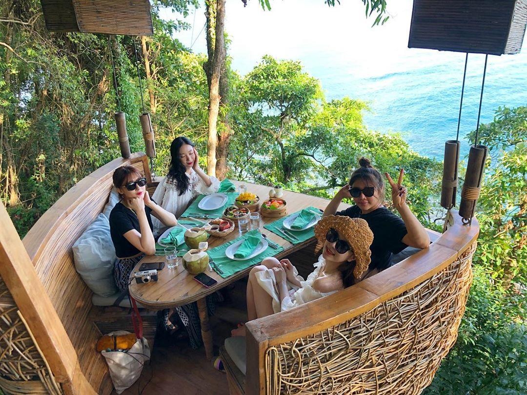 Nha hang lo lung tren cay anh 8