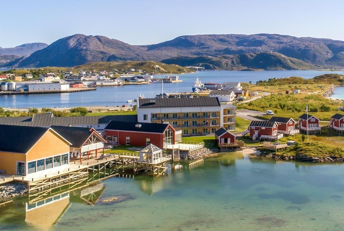 Hon dao noi tre em da bong, nguoi lon uong ca phe luc nua dem hinh anh