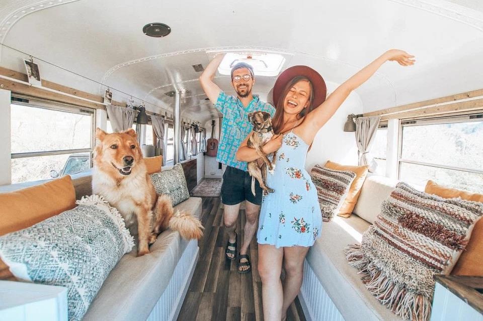 Cap vo chong du lich khap the gioi anh 1