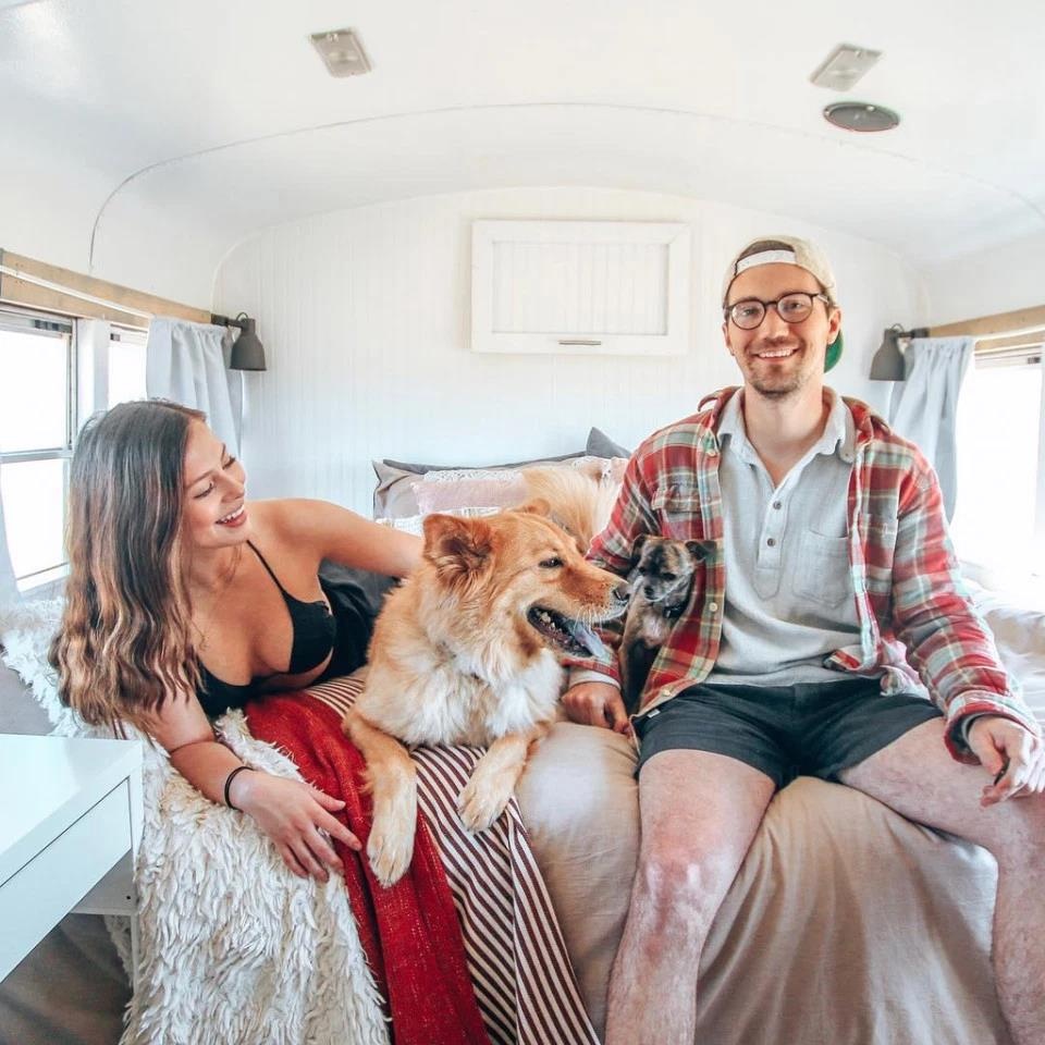 Cap vo chong du lich khap the gioi anh 13