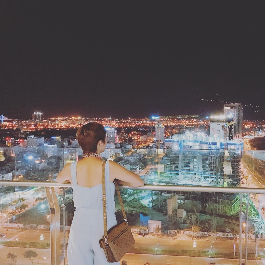 Quan ca phe ngam phao hoa Da Nang anh 8