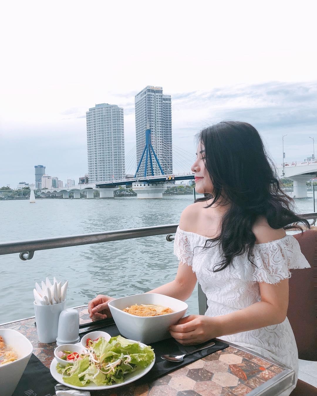 Quan ca phe ngam phao hoa Da Nang anh 9