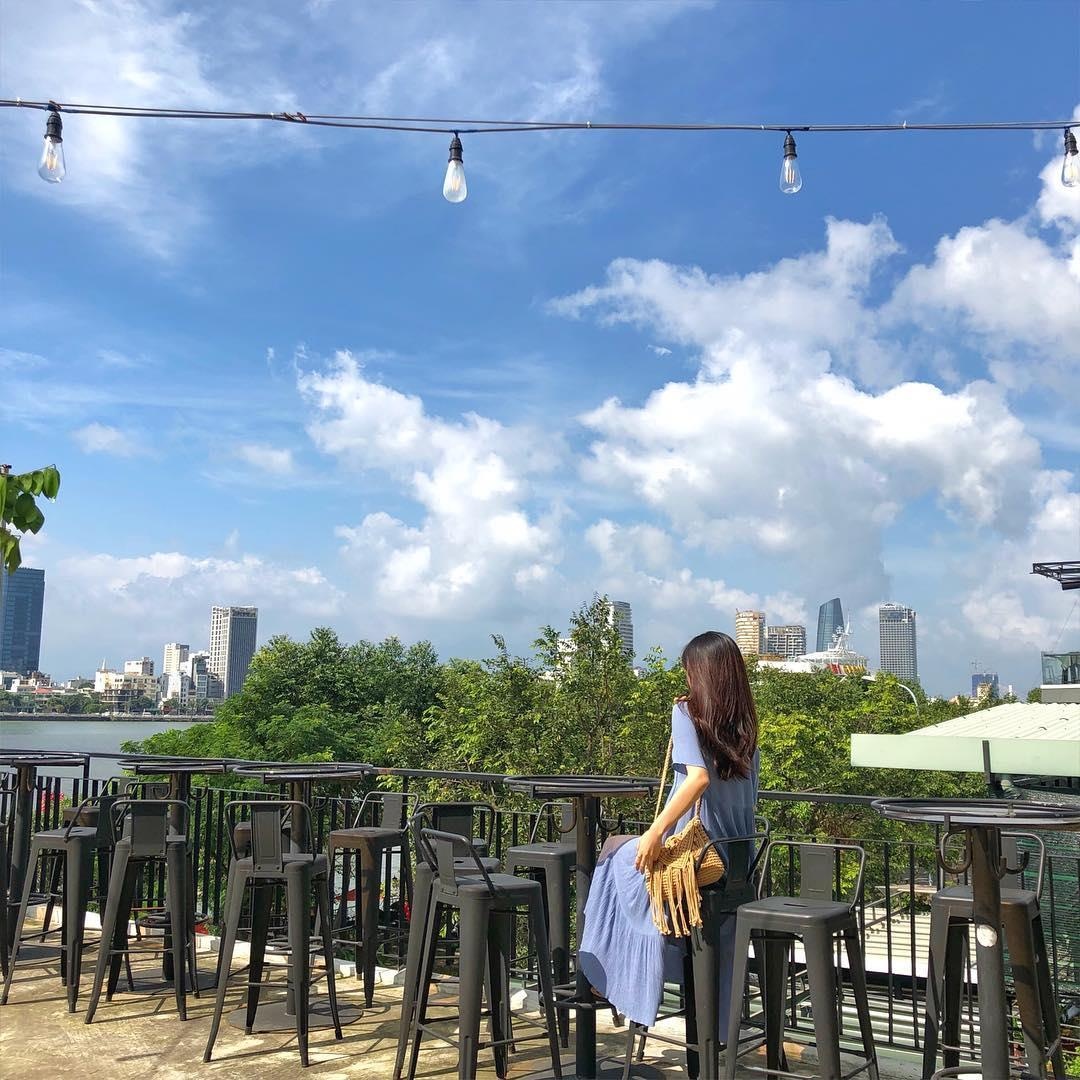 Quan ca phe ngam phao hoa Da Nang anh 6