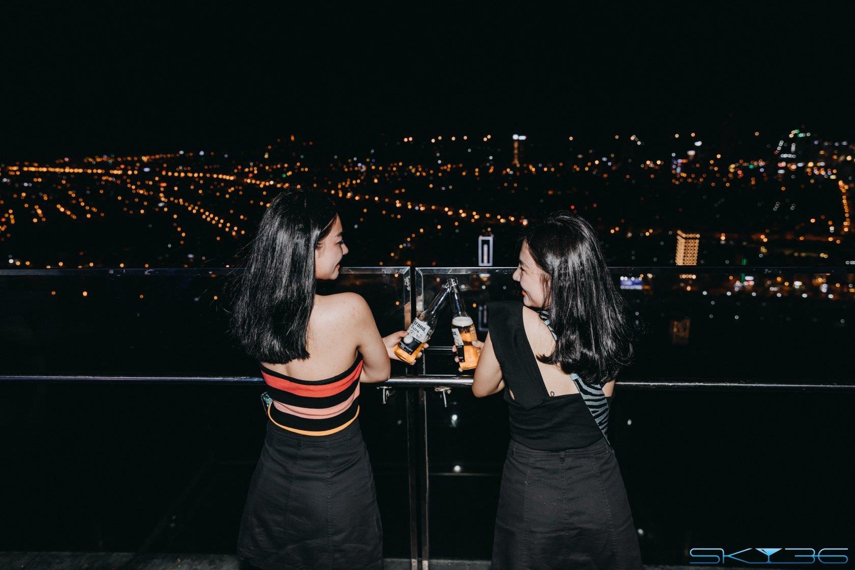 Quan ca phe ngam phao hoa Da Nang anh 1