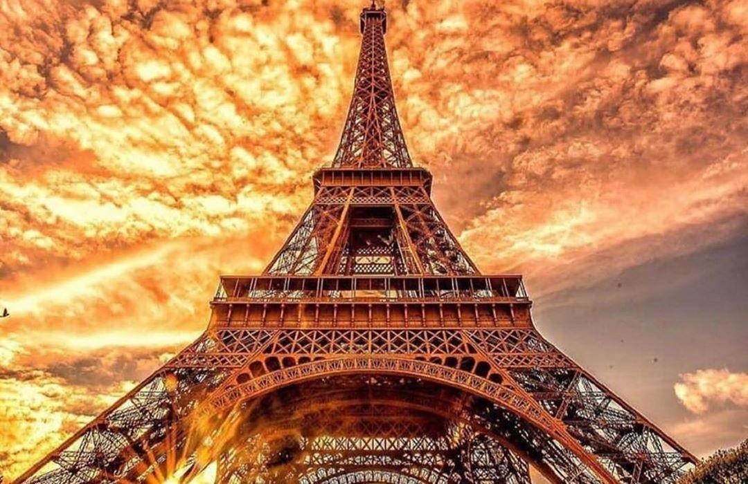 Thap Eiffel hoa tac pham nghe thuat ao dieu, ngoan muc qua anh hinh anh