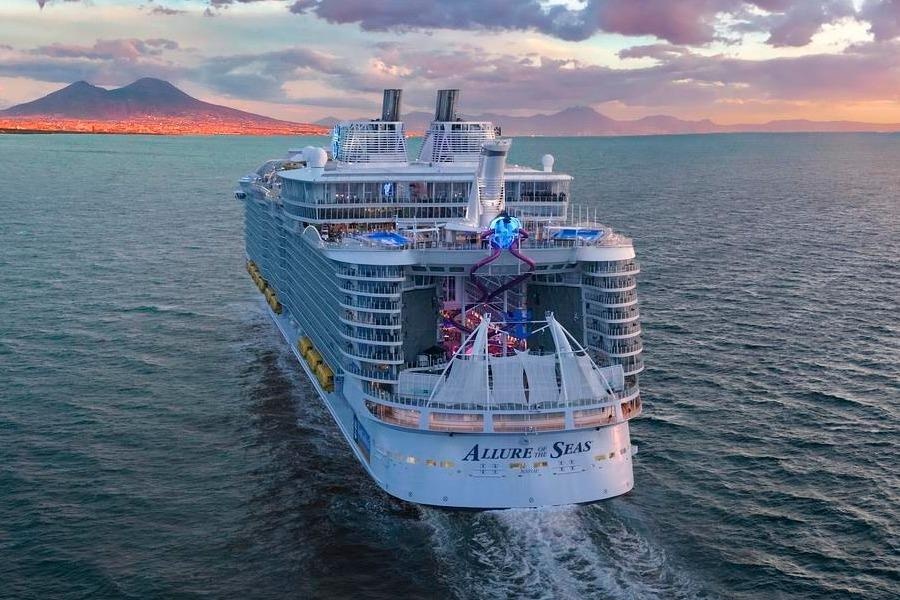 Duong truot 10 tang cao nhat tren bien cua du thuyen trieu USD hinh anh