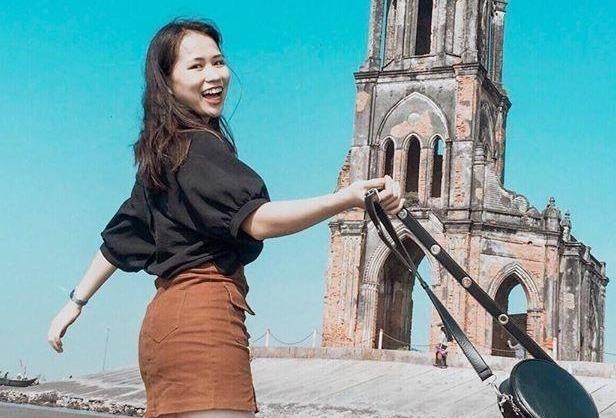 Bat tron khoanh khac doc dao cua nha tho do ben bo bien Nam Dinh hinh anh